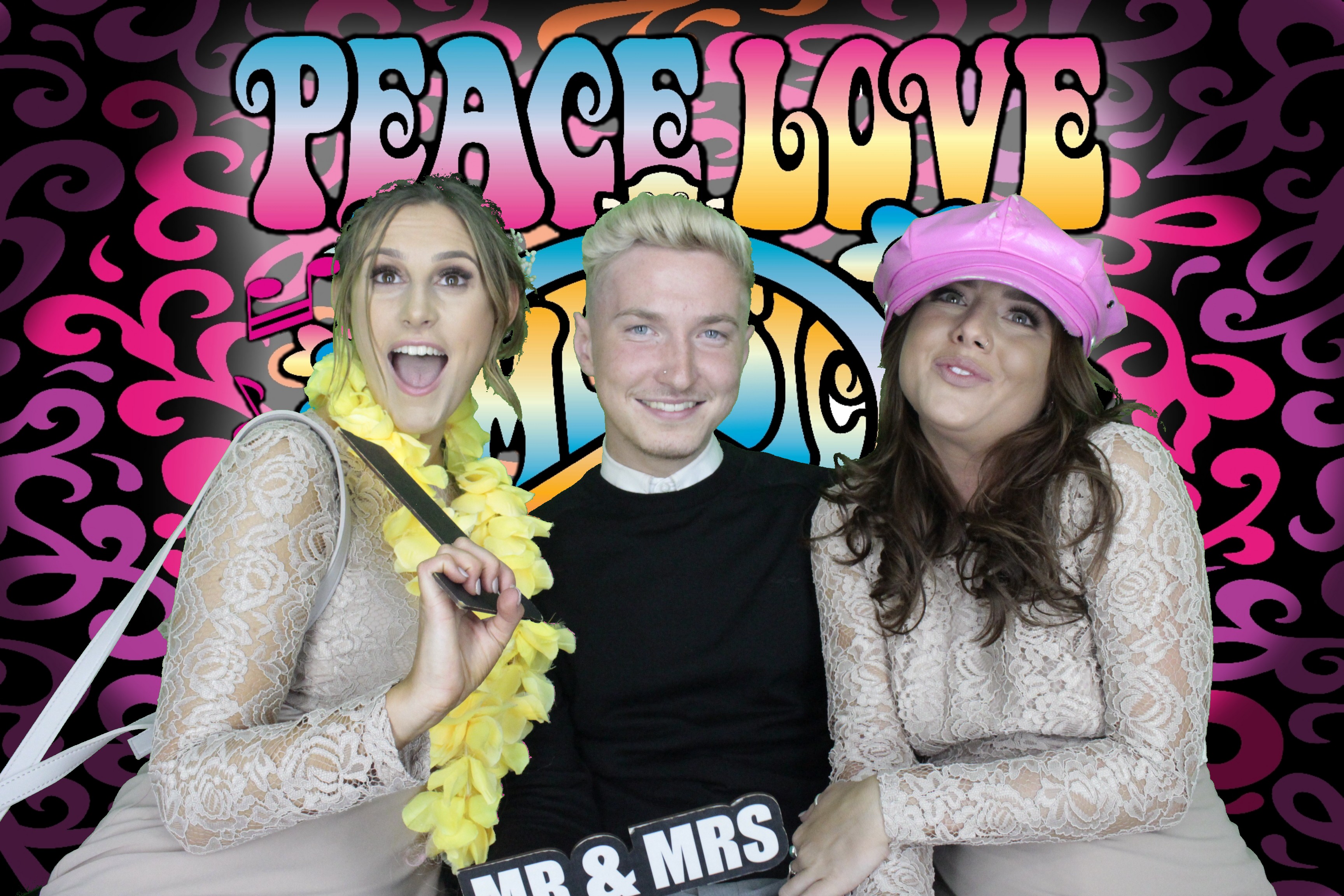 Mr & Mrs Hillier | View more photos from the event at gallery.myphotoboothexperience.co.uk/u/MyPhotoBoothExperienceLtd/Mr-Mrs-Hillier